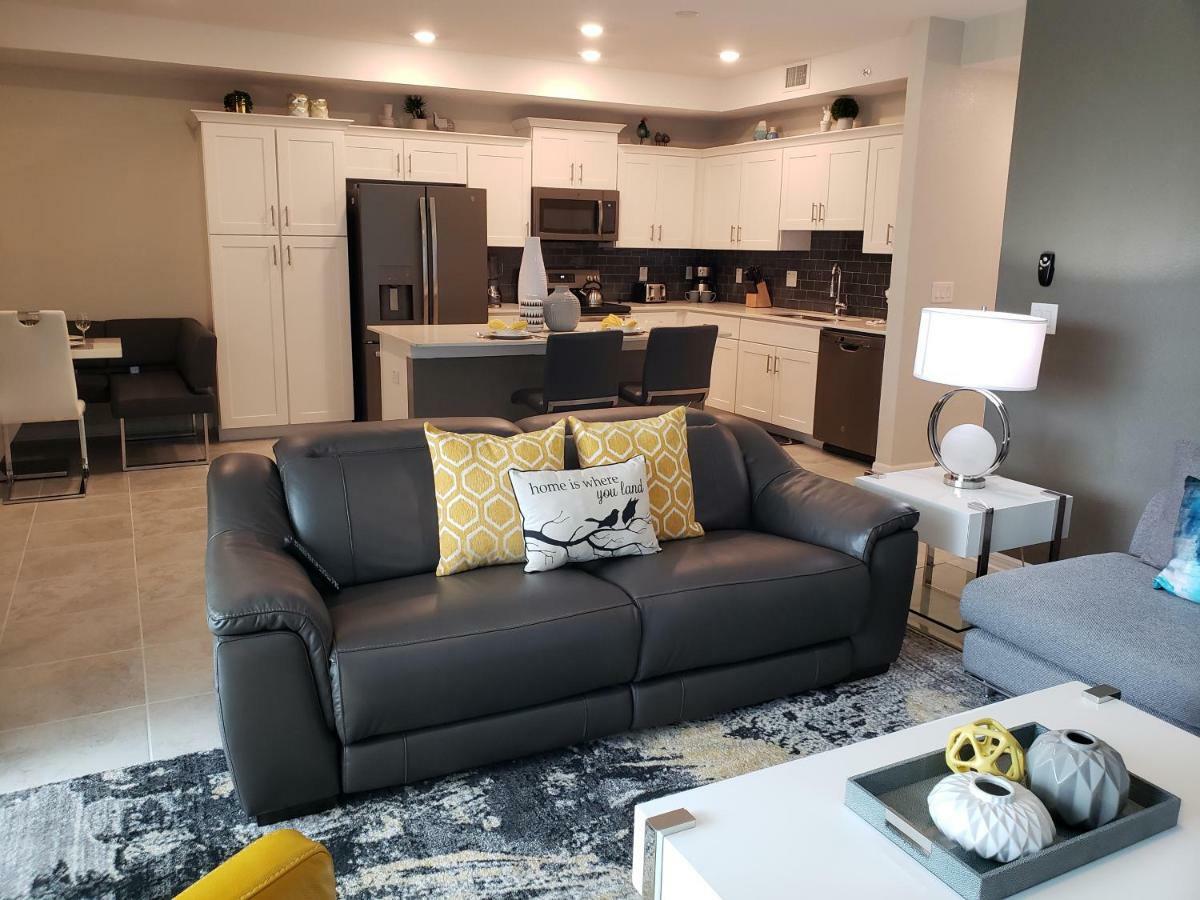 Only 5 Miles From Disney! Free Water Park! 2 Bed, 2 Bath Condo, Sleeps 8 Kissimmee Eksteriør billede