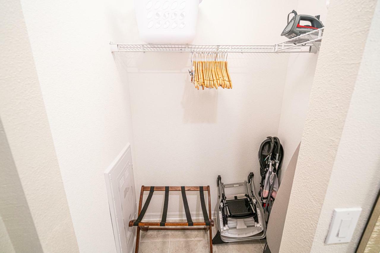 Only 5 Miles From Disney! Free Water Park! 2 Bed, 2 Bath Condo, Sleeps 8 Kissimmee Eksteriør billede
