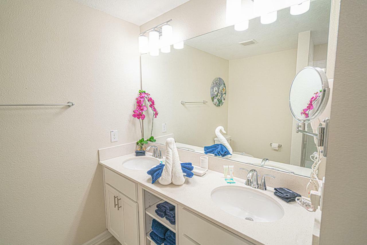 Only 5 Miles From Disney! Free Water Park! 2 Bed, 2 Bath Condo, Sleeps 8 Kissimmee Eksteriør billede